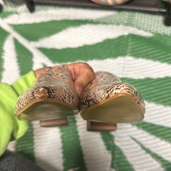 Slip on shoes size 7.5 - Picture 7 of 7